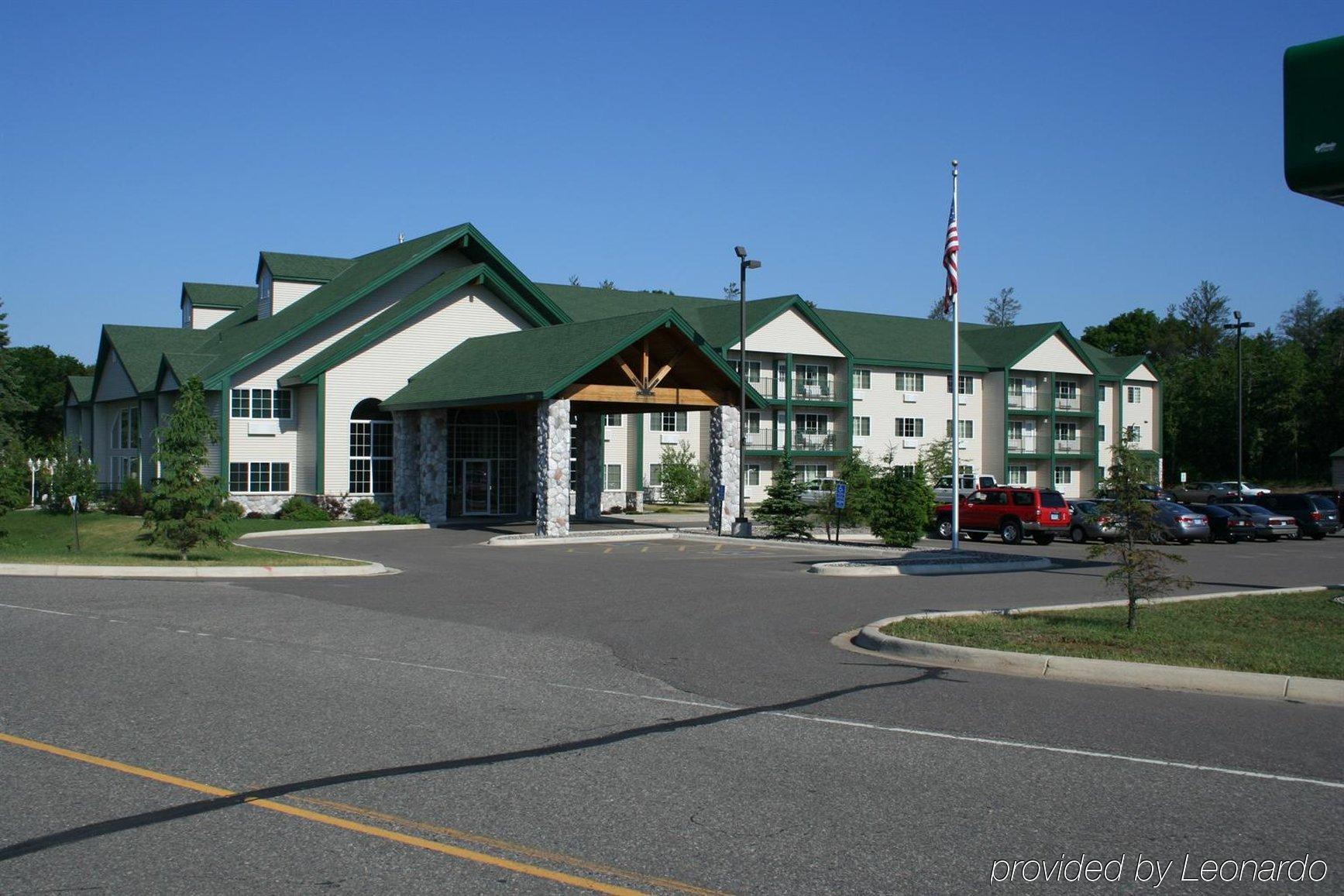 Baymont By Wyndham Baxter/Brainerd Area Hotel Exterior foto